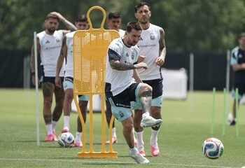 Selección Argentina en el Mundial: Scaloni define el equipo para el debut contra Argelia