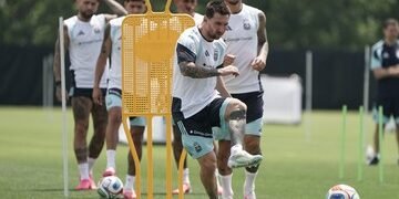 Selección Argentina en el Mundial: Scaloni define el equipo para el debut contra Argelia