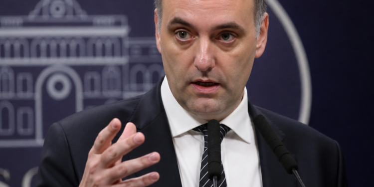 Manuel Adorni aclara su situación fiscal tras unirse al régimen simplificado de Ganancias: “Bettina y yo no vamos a entrar en ningún blanqueo”