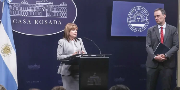 Tensiones entre Bullrich y Adorni: la presentación del 2 de julio sigue en el aire