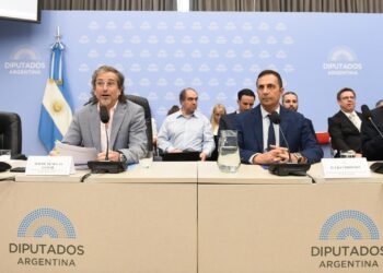 El Gobierno impulsa la renegociación de 800 convenios colectivos en sectores estratégicos