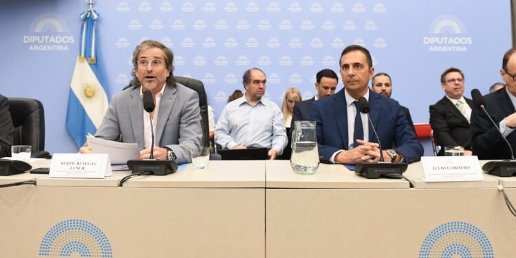 El Gobierno impulsa la renegociación de 800 convenios colectivos en sectores estratégicos