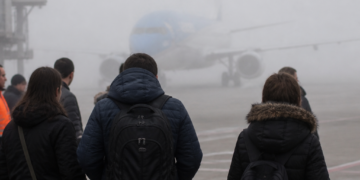 Demoras en el aeropuerto de Ezeiza debido a densa niebla