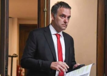 El derrumbe de Manuel Adorni: cómo una crisis digital desató una fractura política en el gobierno
