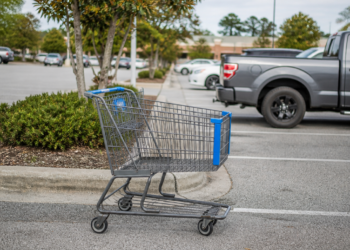 Advertencia de Walmart: Multas de hasta 2.500 dólares por retirar carritos del supermercado