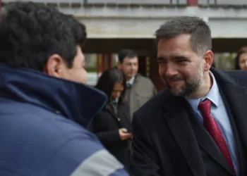 Exploran imágenes de la hija del exfuncionario de Arsat con equipaje