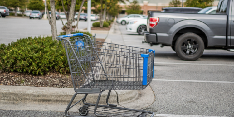 Advertencia de Walmart: Multas de hasta 2.500 dólares por retirar carritos del supermercado
