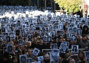 32 años después: un incumplimiento de la justicia en medio de la memoria