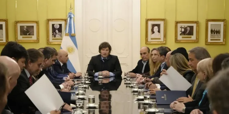 Javier Milei se reunió con legisladores libertarios para discutir la reforma de la Carta Orgánica del BCRA