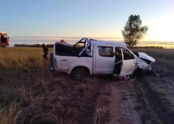 Fallecen dos hombres tras choque frontal entre camioneta y camión en la Ruta Nacional 33