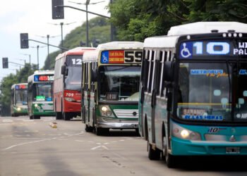 Suben las tarifas y los subsidios para colectivos, pero los empresarios advierten que no es suficiente