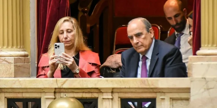 El proyecto clave para Karina Milei sigue estancado, mientras el Gobierno adopta una postura firme ante los reclamos