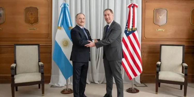 Diego Santilli se reunió con el embajador Peter Lamelas en medio del aumento de aranceles