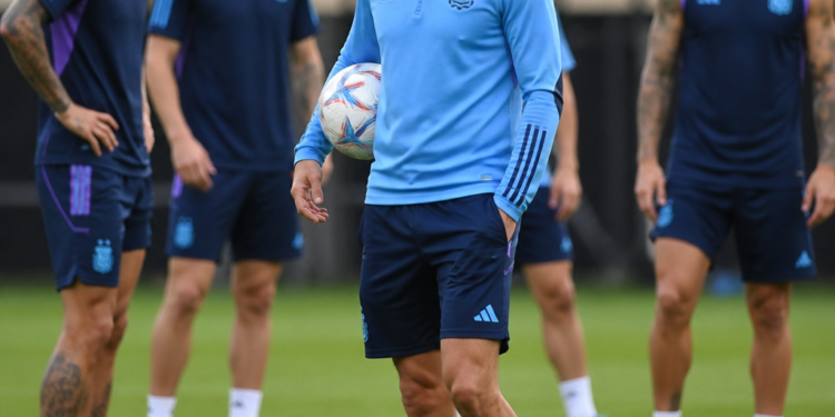La Selección argentina realizará su última práctica previo al encuentro con Suiza y Scaloni ofrecerá una conferencia de prensa