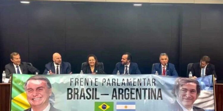 En medio de fricciones con Brasil, diputados de LLA reciben a una delegación del entorno de Bolsonaro