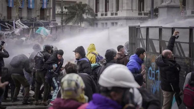 Piden que la ministra de Seguridad explique la represión en las inmediaciones del Congreso