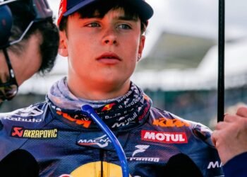 Valentín Perrone se sube al podio en Silverstone y traza su camino hacia Moto2 en 2028