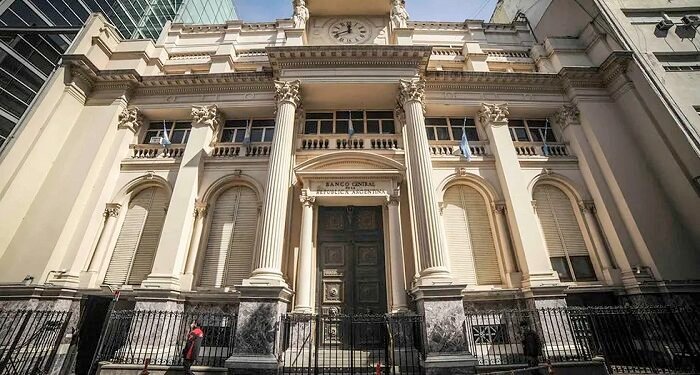 [Portada] El BCRA permite acceso al mercado cambiario para aseguradoras de proyectos del RIGI
