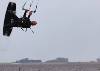 Trágico accidente de kitesurf en una laguna de Santa Fe: un hombre pierde la vida