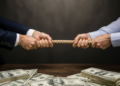 La lucha del Gobierno por el dólar antes de un vencimiento de deuda crucial