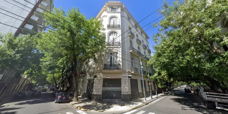 Causa Vialidad: embargan el departamento donde Cristina Kirchner cumple prisión domiciliaria