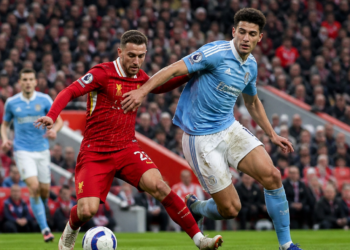 Liverpool empató 2-2 con Nottingham Forest en Anfield: Mac Allister fue titular y Domínguez ingresó en el cierre