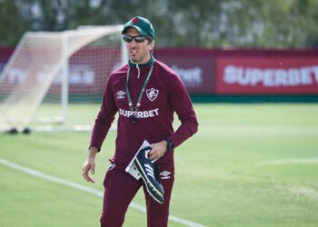 Fluminense anunció la salida de Luis Zubeldía como director técnico durante la serie de octavos de la Copa Libertadores