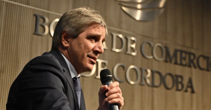 Caputo ofrece una visión optimista ante las elecciones: ‘No habrá problemas con el dólar, como en el pasado’