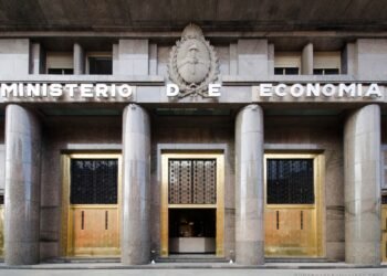 El ministerio de Economía renovó vencimientos de deuda por $ 4,5 billones