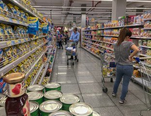 Canasta básica: el INDEC informa que una familia necesitó 1.564.716 pesos en julio para no ser considerada pobre