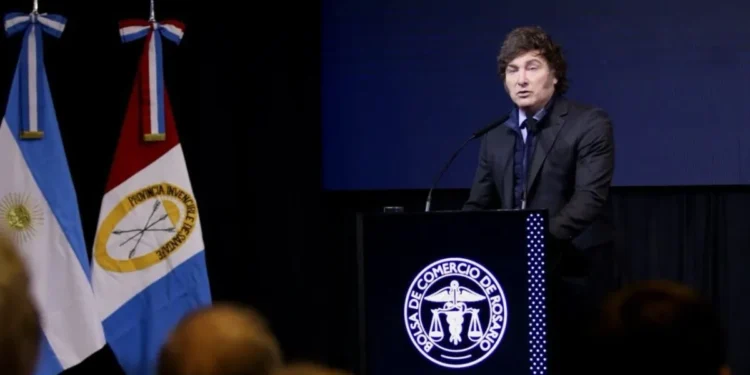 Javier Milei se presenta ante empresarios en la Bolsa de Comercio de Rosario