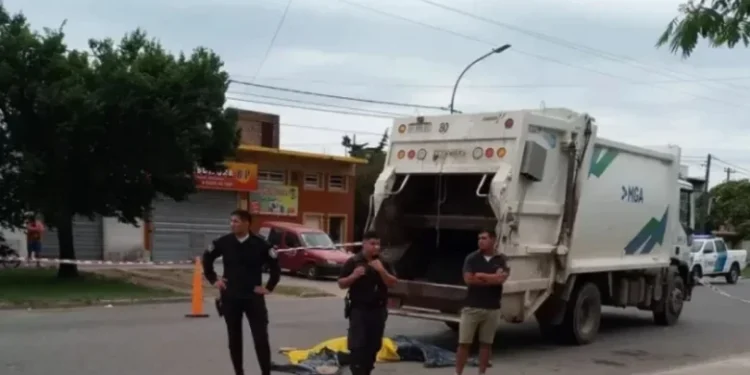 Un recolector de residuos falleció aplastado por un camión y la Justicia investiga a su compañero