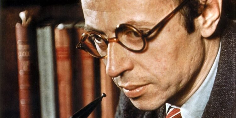 La reflexión de Jean-Paul Sartre sobre identidad y pasado: “Somos lo que hacemos con lo que hicieron de nosotros”