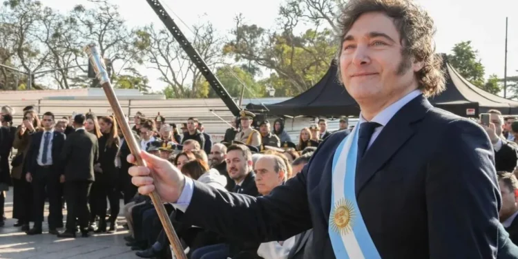 Nueva encuesta: la consultora que muestra mayor optimismo por Milei presenta seis fórmulas para las elecciones de 2027