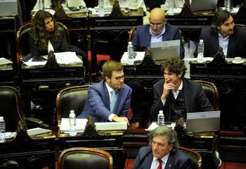 Legisladores opositores viajan a Brasil para restaurar la relación con Lula