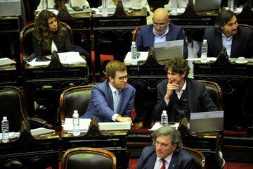 Legisladores opositores viajan a Brasil para restaurar la relación con Lula