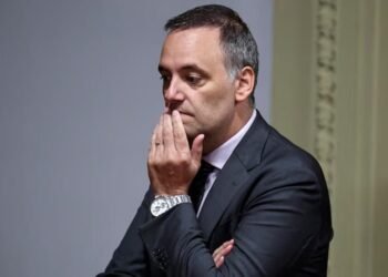 La Justicia estrecha el cerco sobre Manuel Adorni y le exige justificar una brecha de $ 43 millones y U$S 402.000