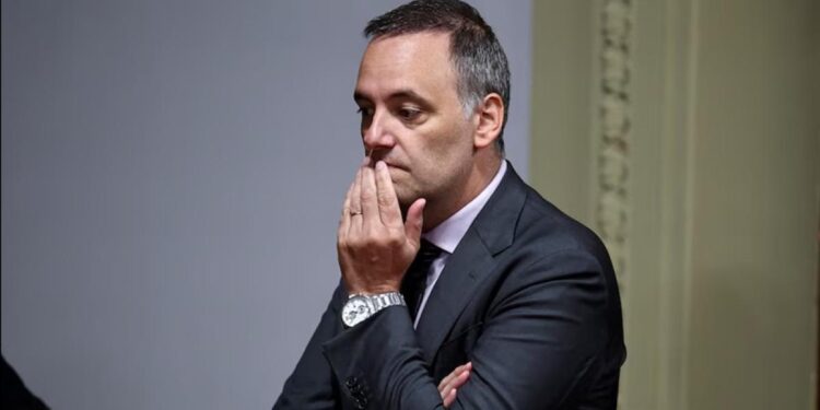 La Justicia estrecha el cerco sobre Manuel Adorni y le exige justificar una brecha de $ 43 millones y U$S 402.000