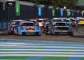 Impactante accidente en la IndyCar: un Porsche se disparó en una curva emblemática y terminó entre los árboles
