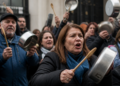 Cacerolazo de familias endeudadas contra la usura bancaria
