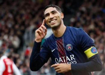 El defensor del PSG Achraf Hakimi enfrentará juicio en Francia por violación