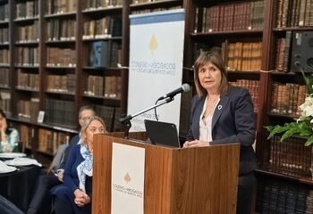 Bullrich respalda a Milei en encuentro con abogados y defiende la independencia judicial