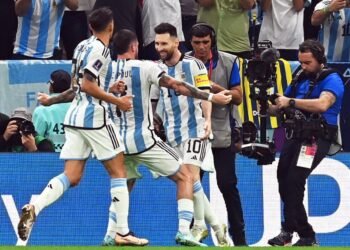 Un homenaje a Messi y un partido sin goles entre Estudiantes y Newell’s