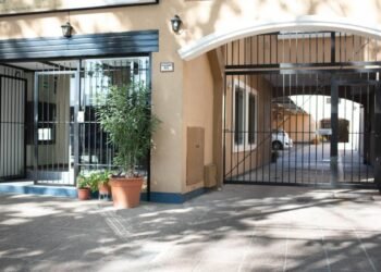 Mendoza: fallecen una mujer de 62 años y su nieto tras caída en un pozo séptico