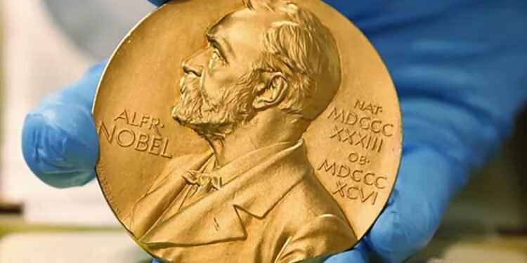 Las partículas elusivas que atraviesan nuestros cuerpos y el Nobel al físico que logró detectarlas en la Antártida