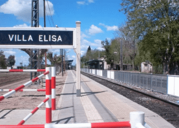 Dos menores en estado crítico tras colisión en moto con un auto