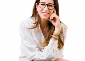Lucía Bravo, arquitecta, analiza la compra de casas antiguas para reformar: “Si no se pueden tirar paredes, solo se aprovecha un 30% y no compensa”